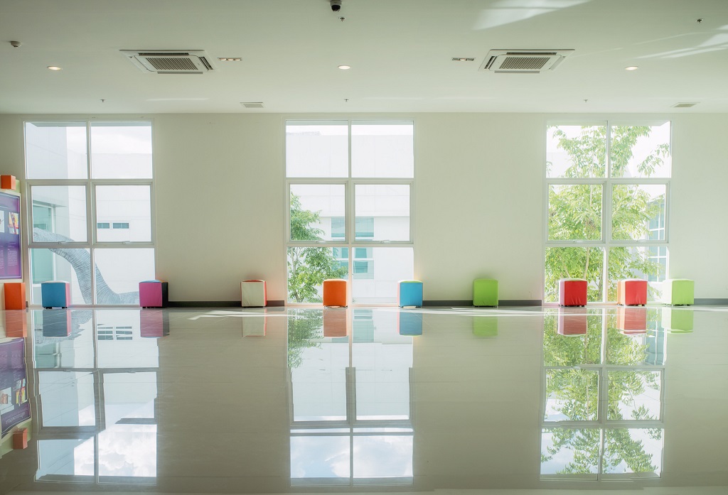 The Role of a Specialist in Achieving the Perfect Epoxy Flake Flooring for Your Space